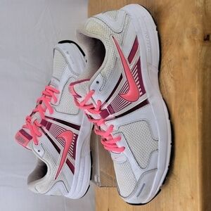 Nike Dart 10 reslon motion fit women's size 11 white & pink running shoes